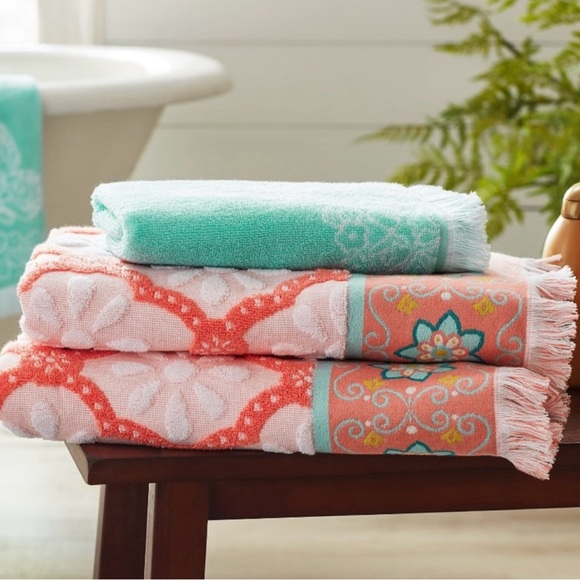 The Pioneer Woman 4 Piece Cotton Bath Towel Set, Coral Bell Orange - Picture 8 of 10